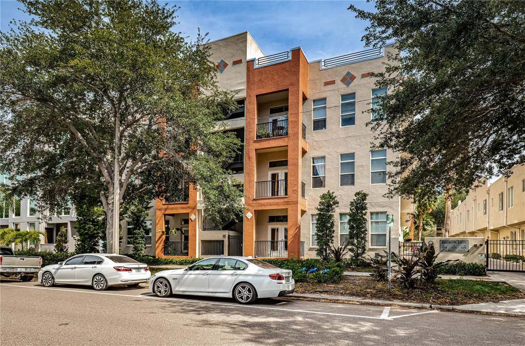 Photo of 535 4th Avenue S #4, St Petersburg, FL 33701 (MLS # TB8531799)