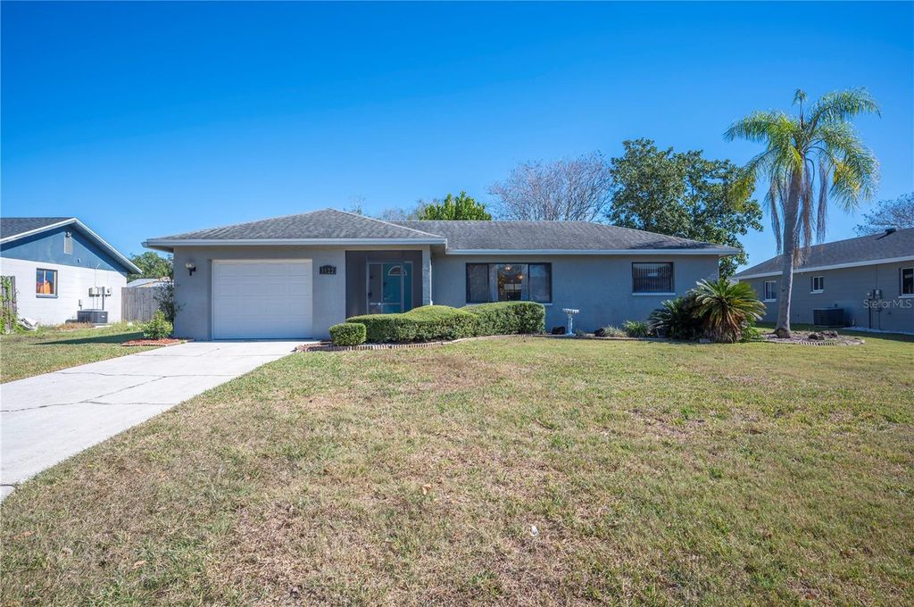 Photo of 3822 Bent Tree Loop E, Lakeland, FL 33813 (MLS # L4958666)