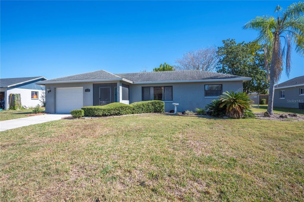 Photo of 3822 Bent Tree Loop E, Lakeland, FL 33813 (MLS # L4958666)