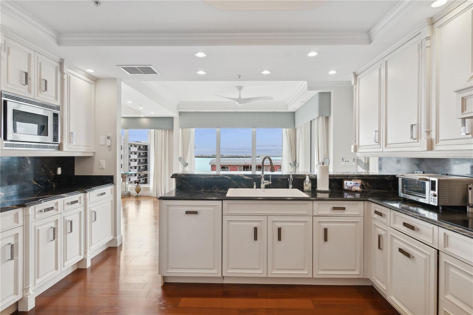 THE TOWER RESIDENCES - Residential