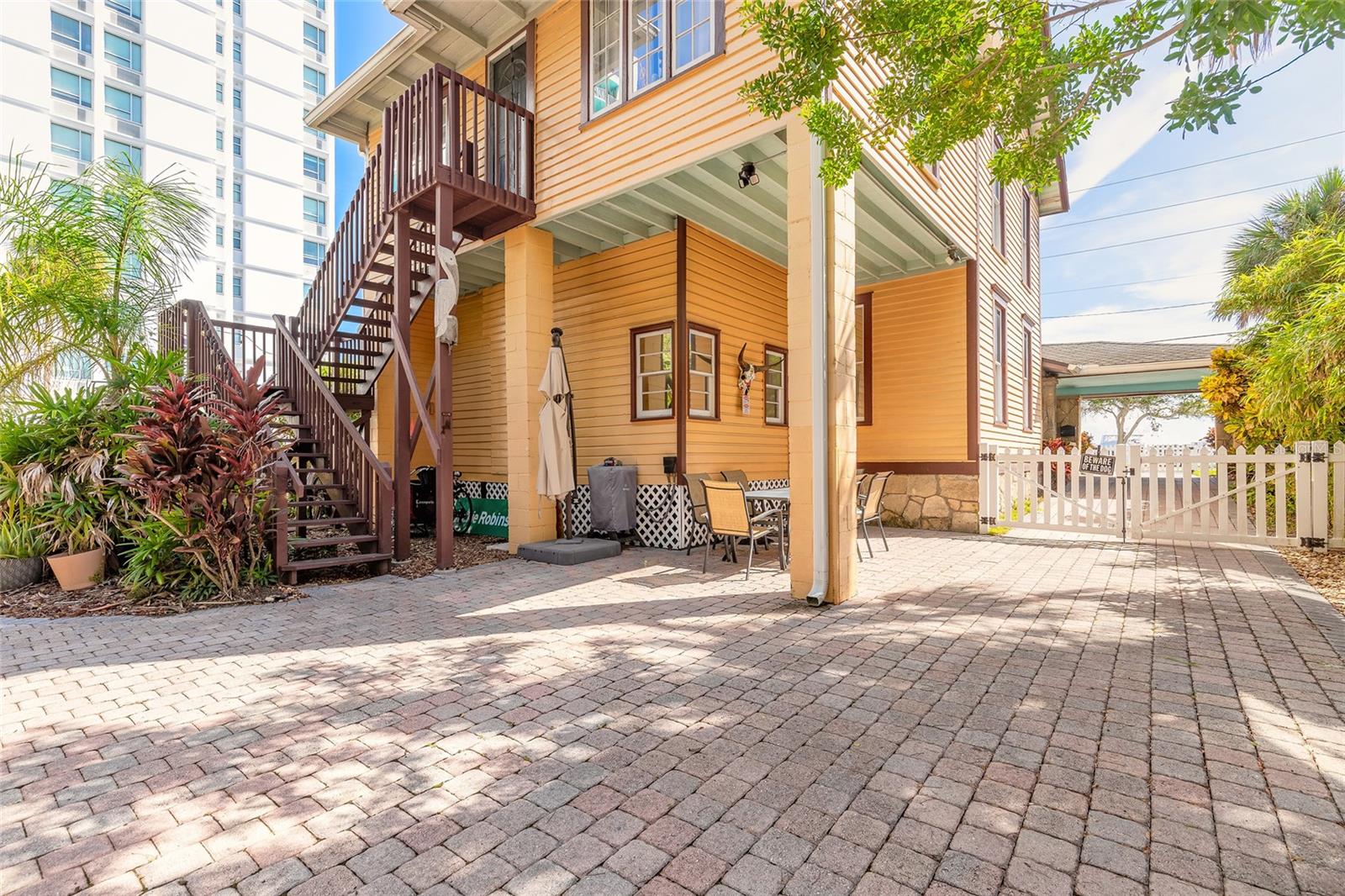 HODGMANS DAYTONA - Residential Income