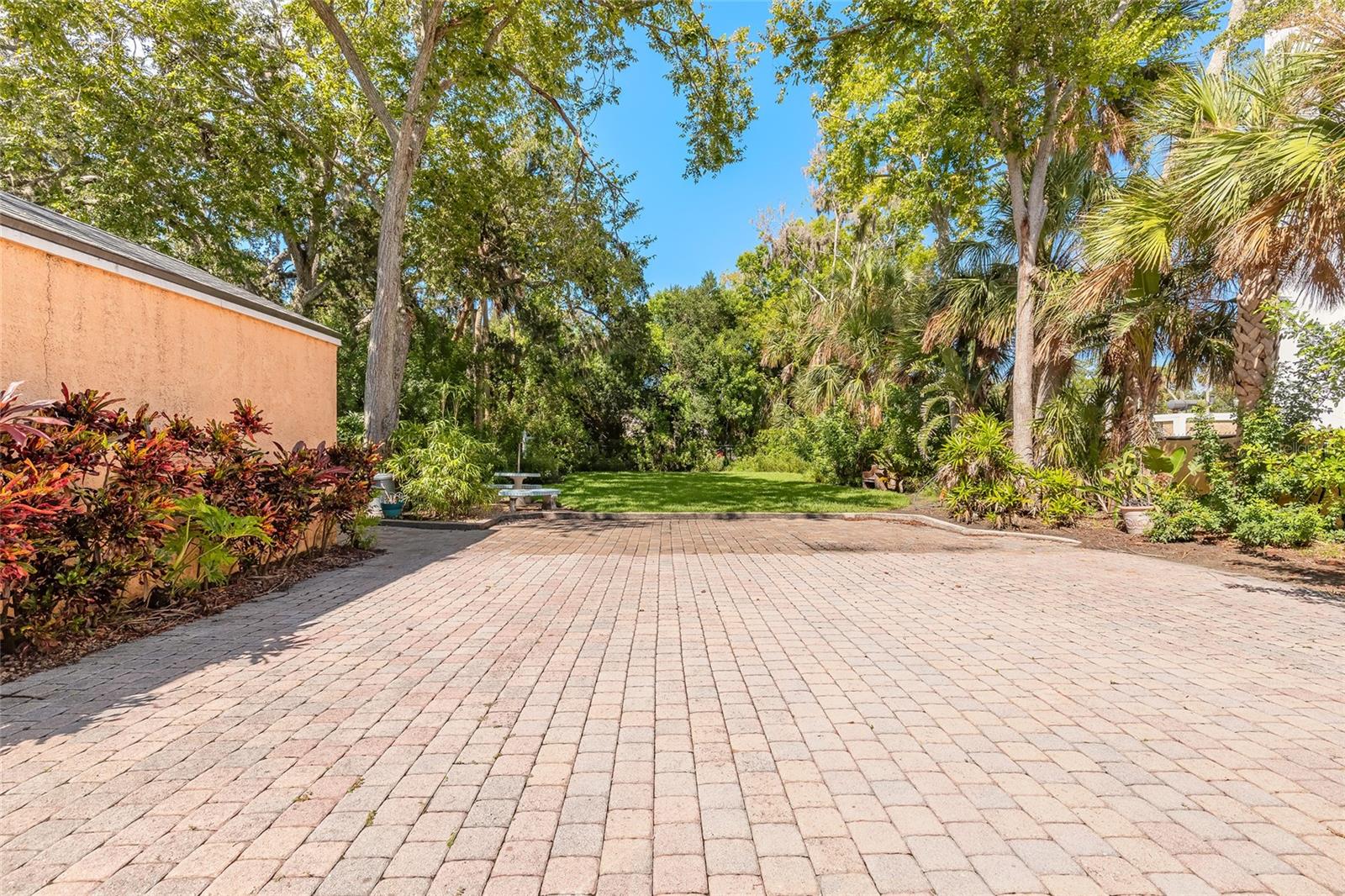 HODGMANS DAYTONA - Residential Income