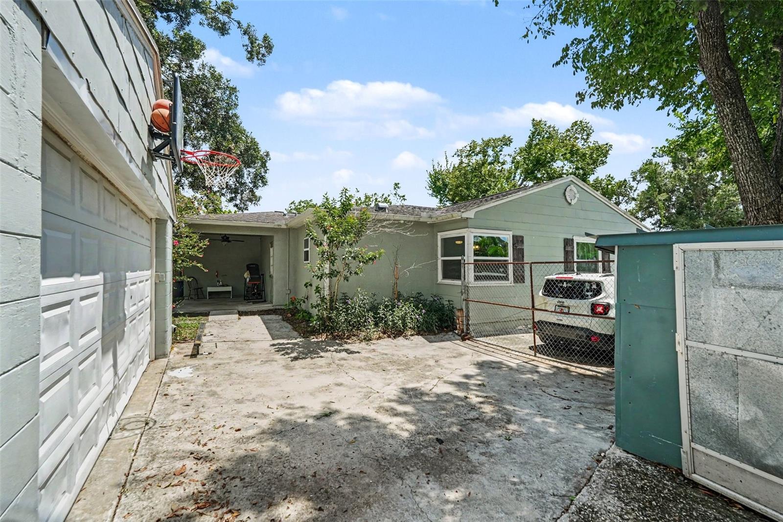 1509 W BARR DRIVE