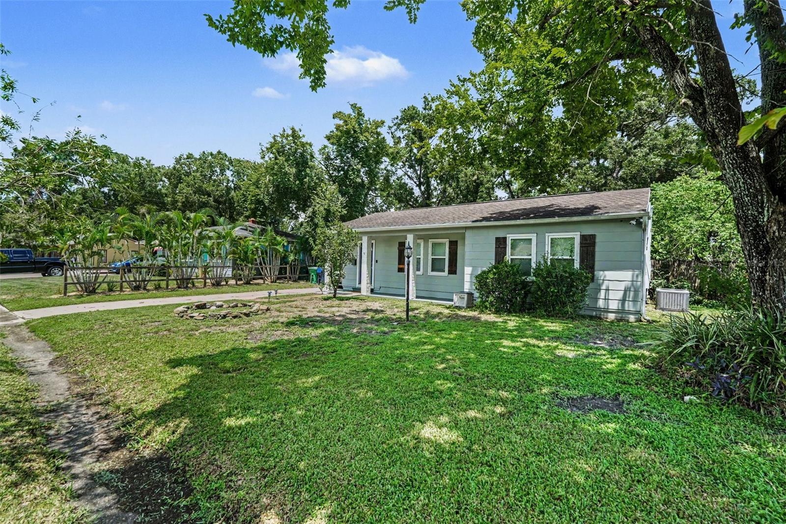 1509 W BARR DRIVE