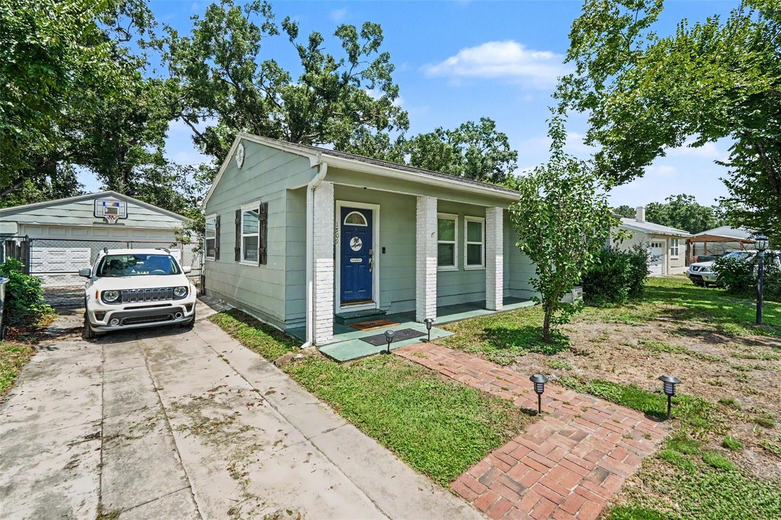 1509 W BARR DRIVE