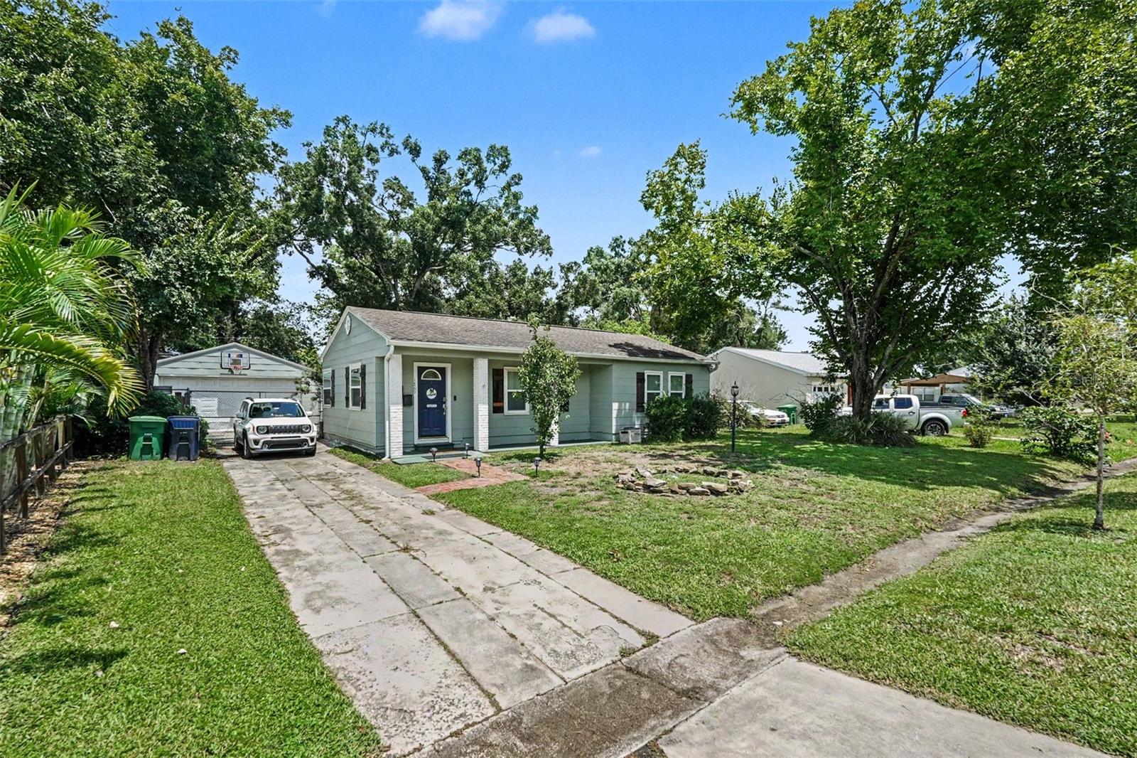 1509 W BARR DRIVE