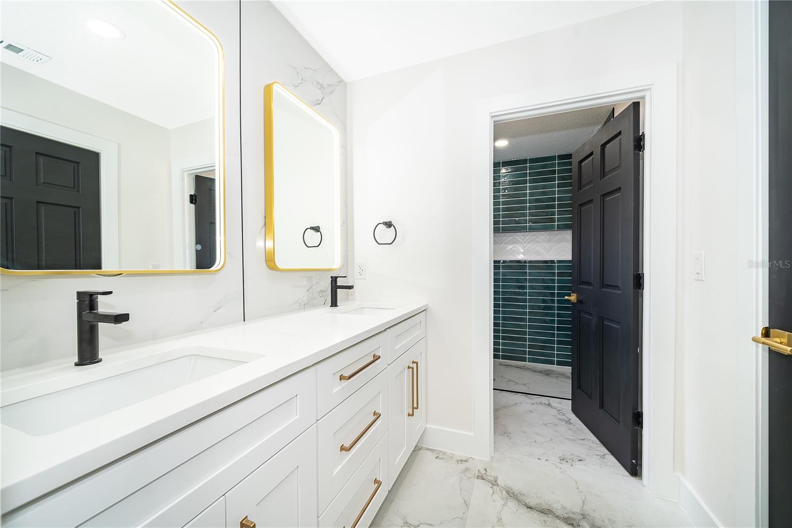 NORTH COVE - Residential