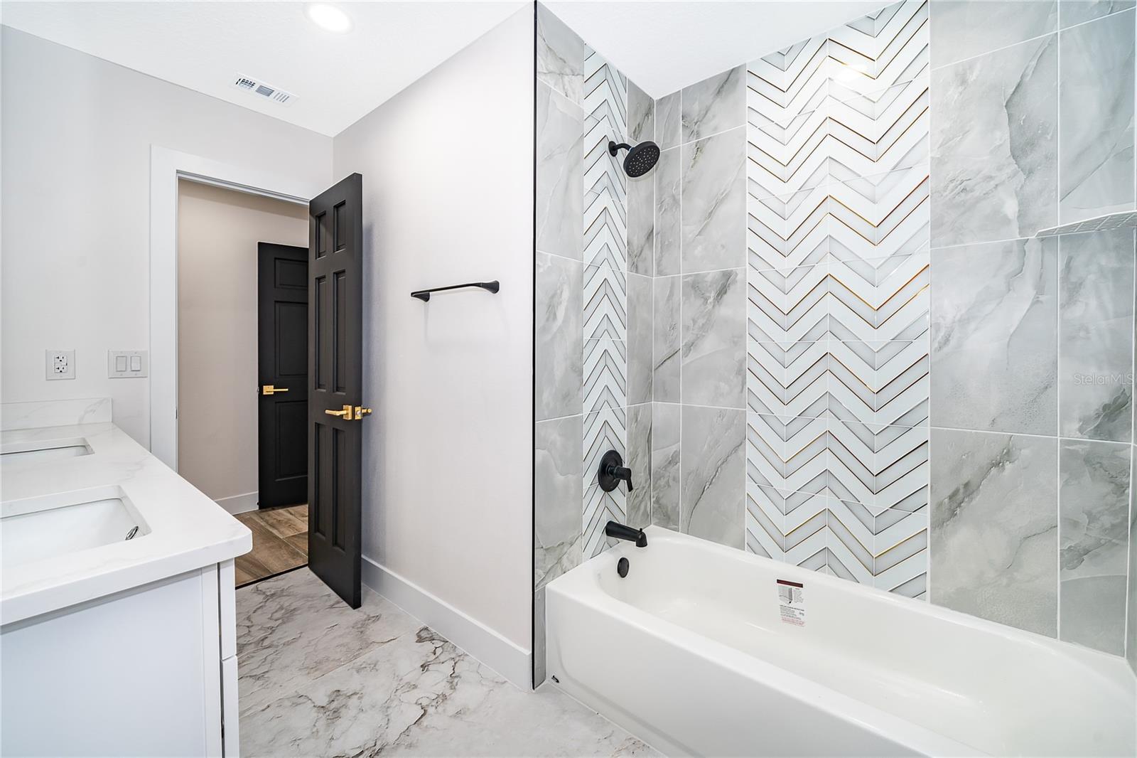 NORTH COVE - Residential