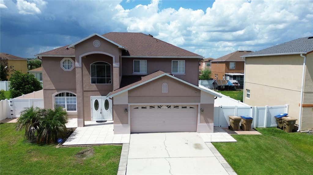 Photo of 330 Aldershot Court, Kissimmee, FL 34758 (MLS # S5155623)