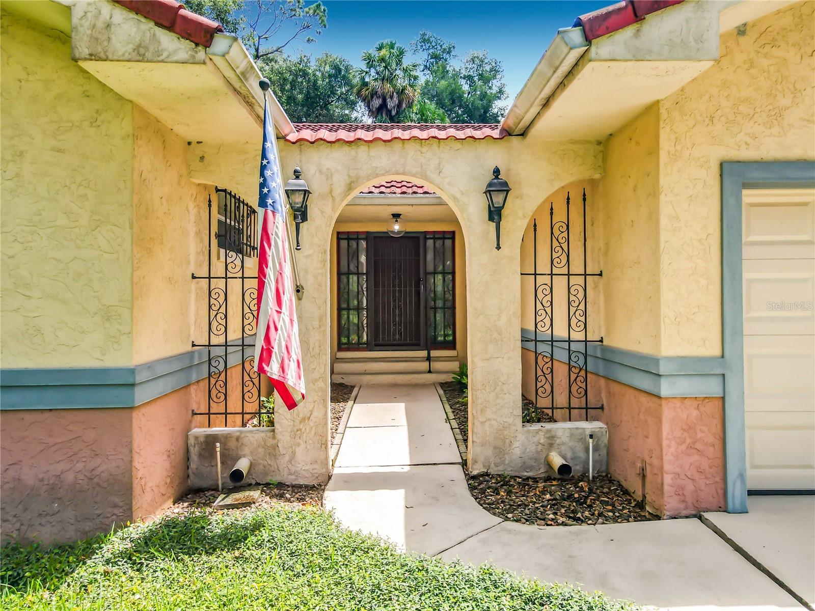 2269 COUNTRY CLUB DRIVE