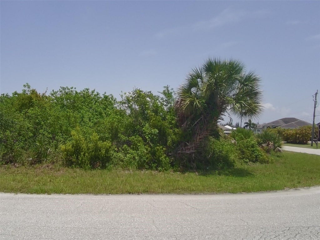 Photo of 10492 Harlingen Street, Port Charlotte, FL 33981 (MLS # A4701333)