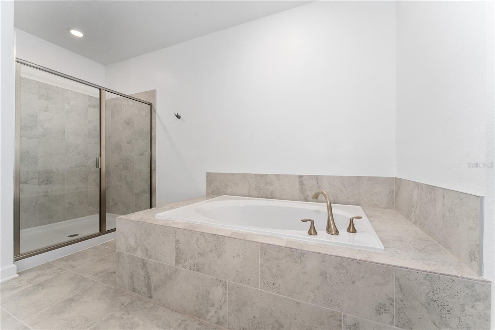 BRIDGEWALK PH 1A - Residential Lease