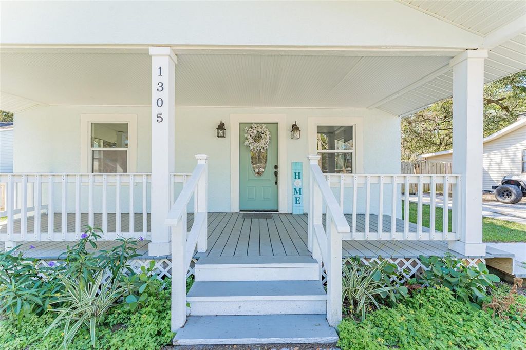 Photo of 1305 E Osborne Avenue, Tampa, FL 33603 (MLS # TB8481457)