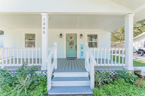 Photo of 1305 E Osborne Avenue, Tampa, FL 33603 (MLS # TB8481457)