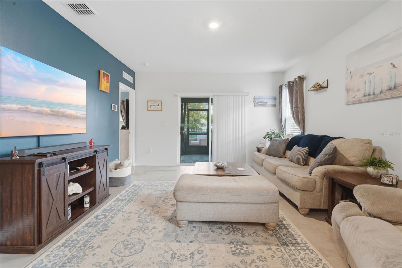 VICTORIA OAKS - Residential