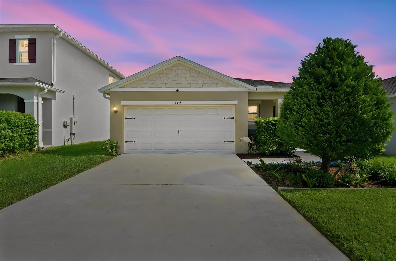 VICTORIA OAKS - Residential