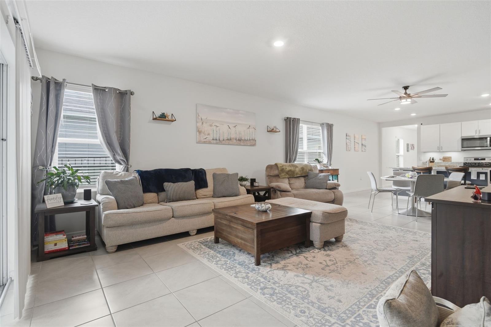 VICTORIA OAKS - Residential