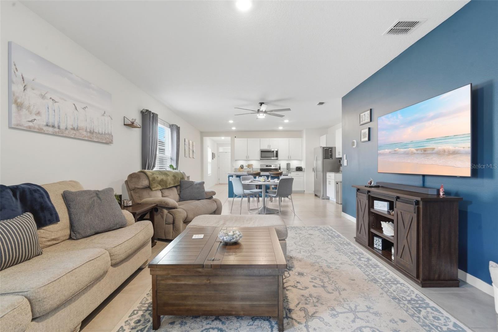 VICTORIA OAKS - Residential