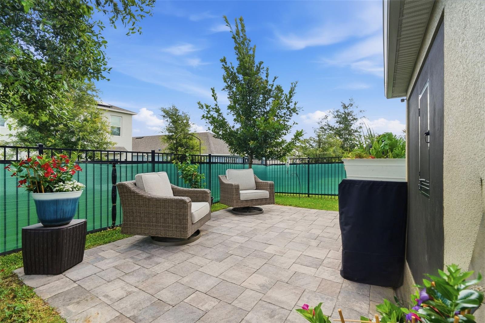 VICTORIA OAKS - Residential