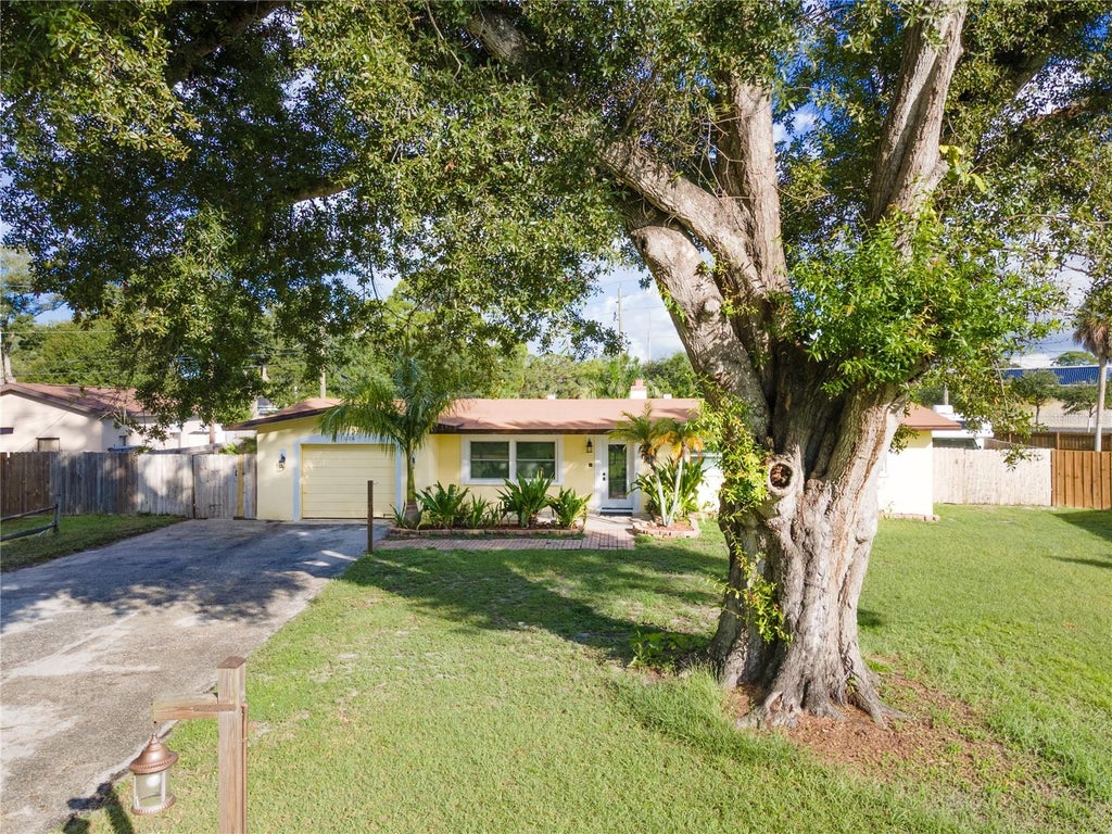 Photo of 1126 Carmella Circle, Sarasota, FL 34243 (MLS # A4705808)