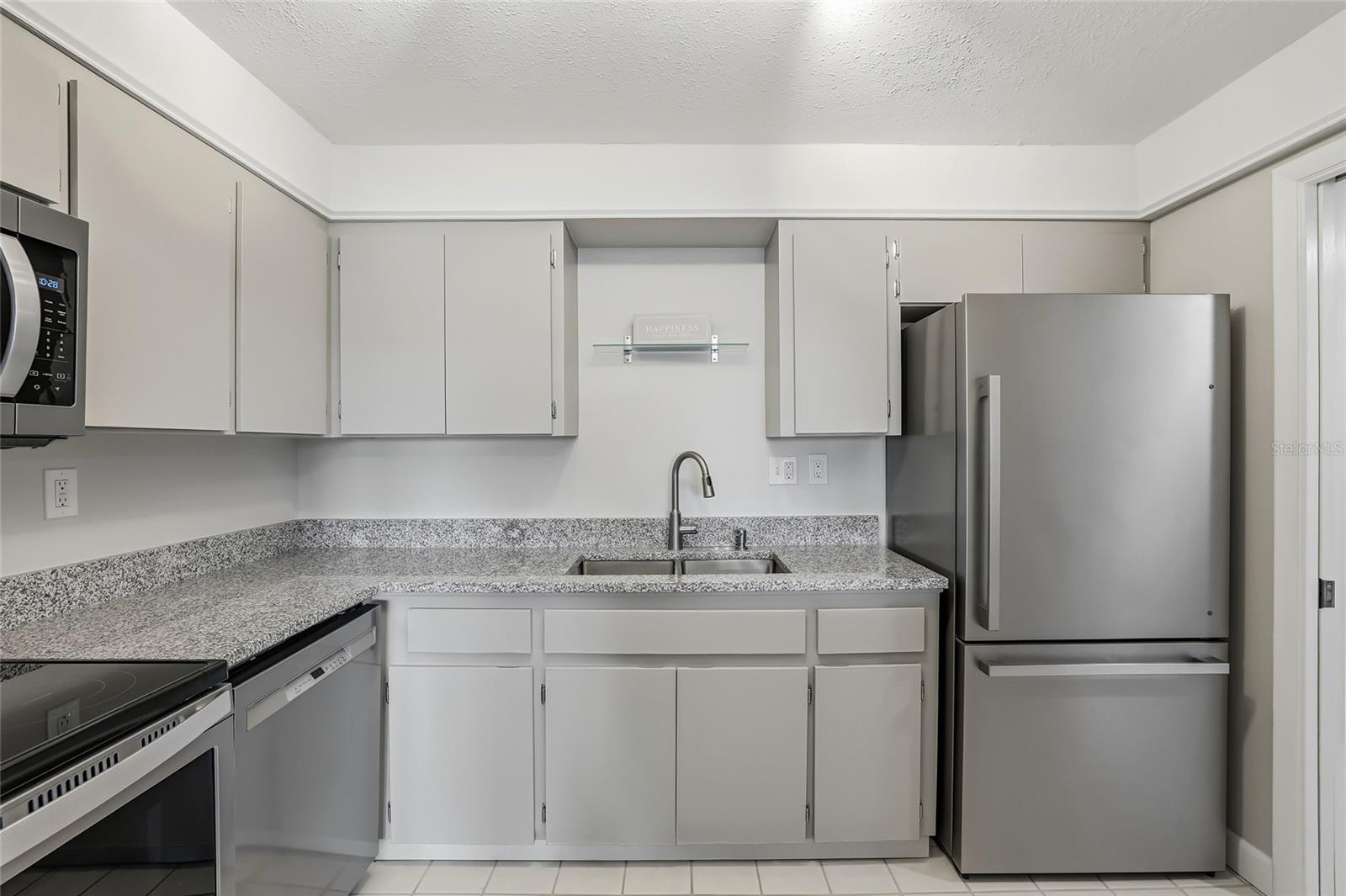 THREE PALMS POINTE CONDO - Residential