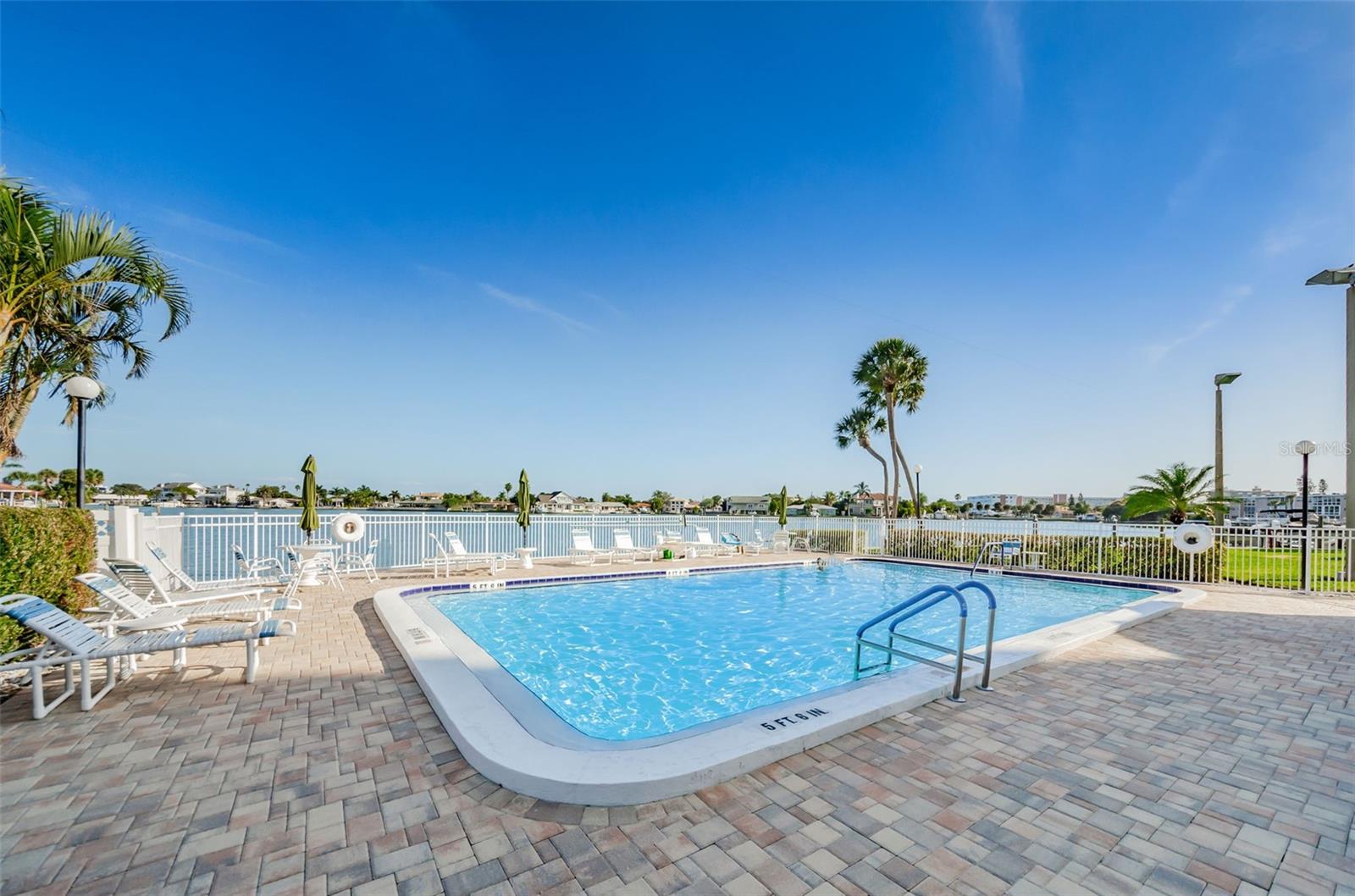 THREE PALMS POINTE CONDO - Residential