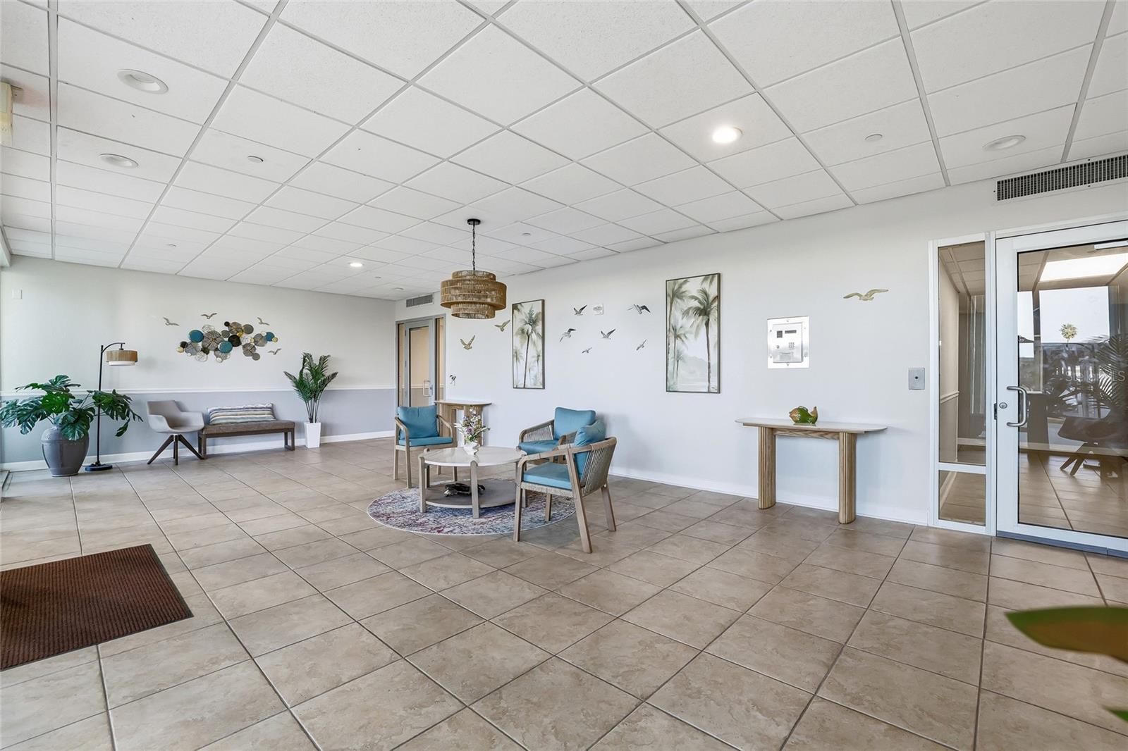 THREE PALMS POINTE CONDO - Residential