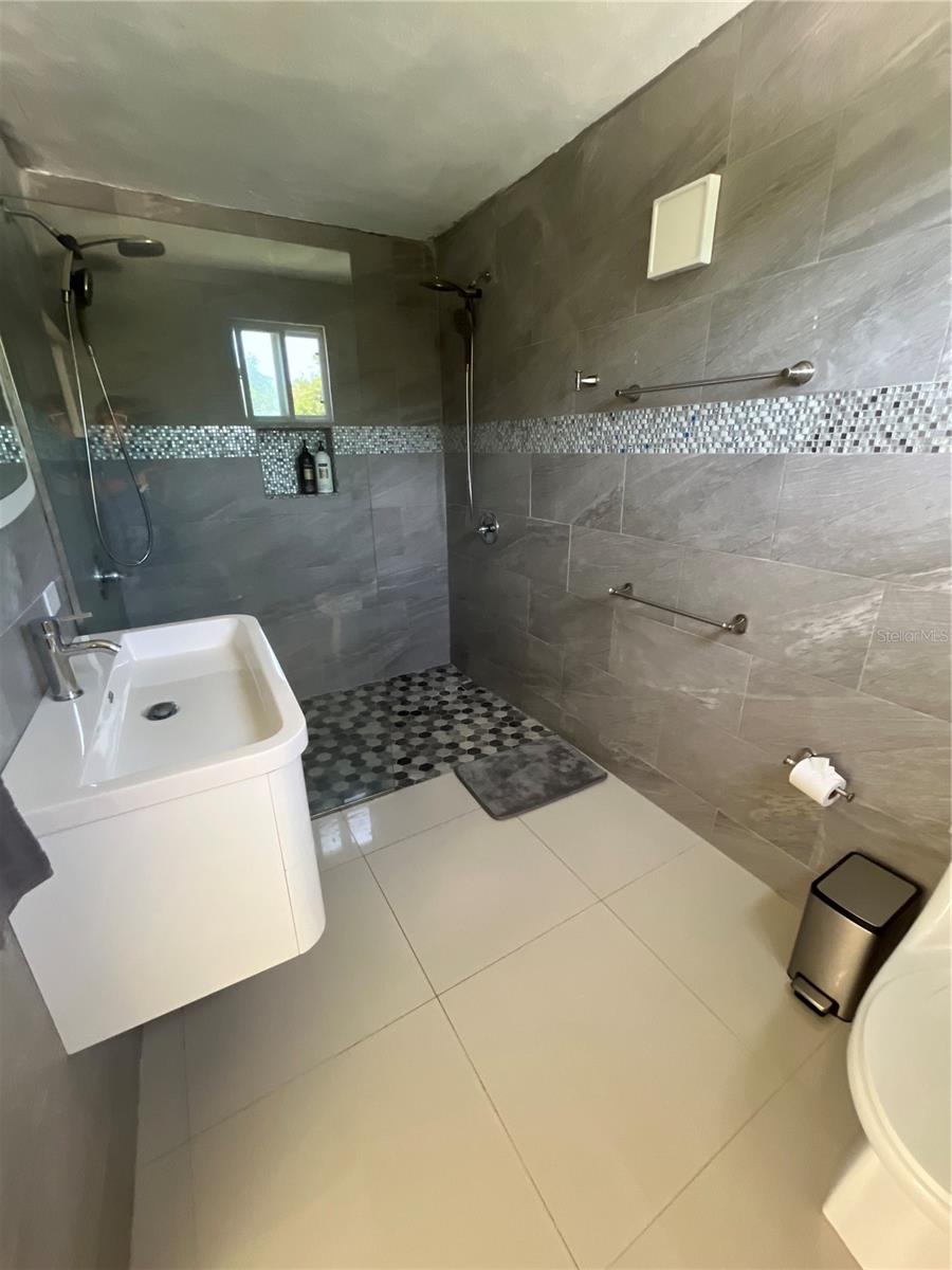 ROBLE VALLEY - Residential