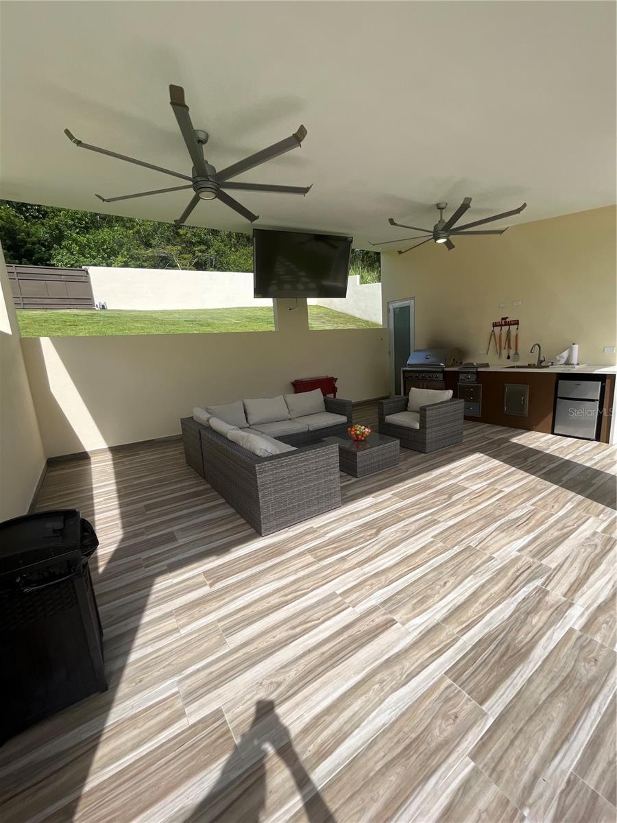 ROBLE VALLEY - Residential