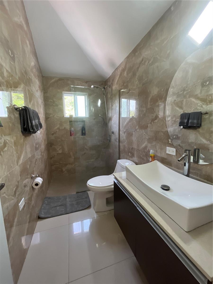 ROBLE VALLEY - Residential