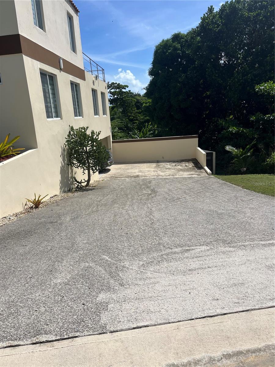 ROBLE VALLEY - Residential