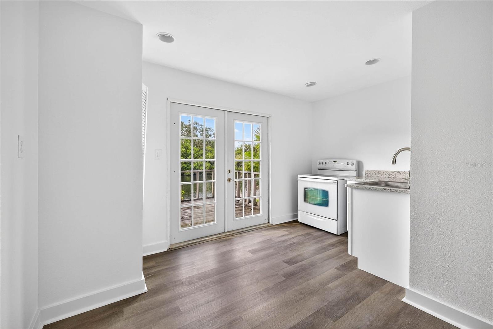 COLLURA SUB 1ST ADD - Residential Lease