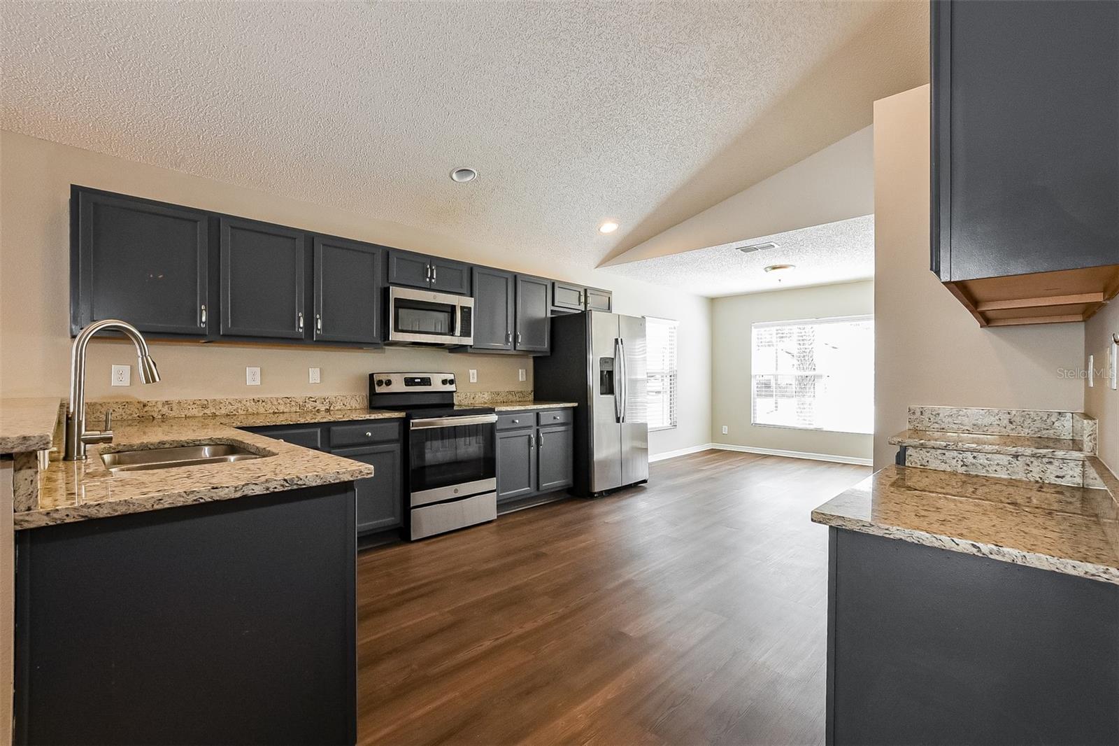 BLUE SPGS VILLAS - Residential