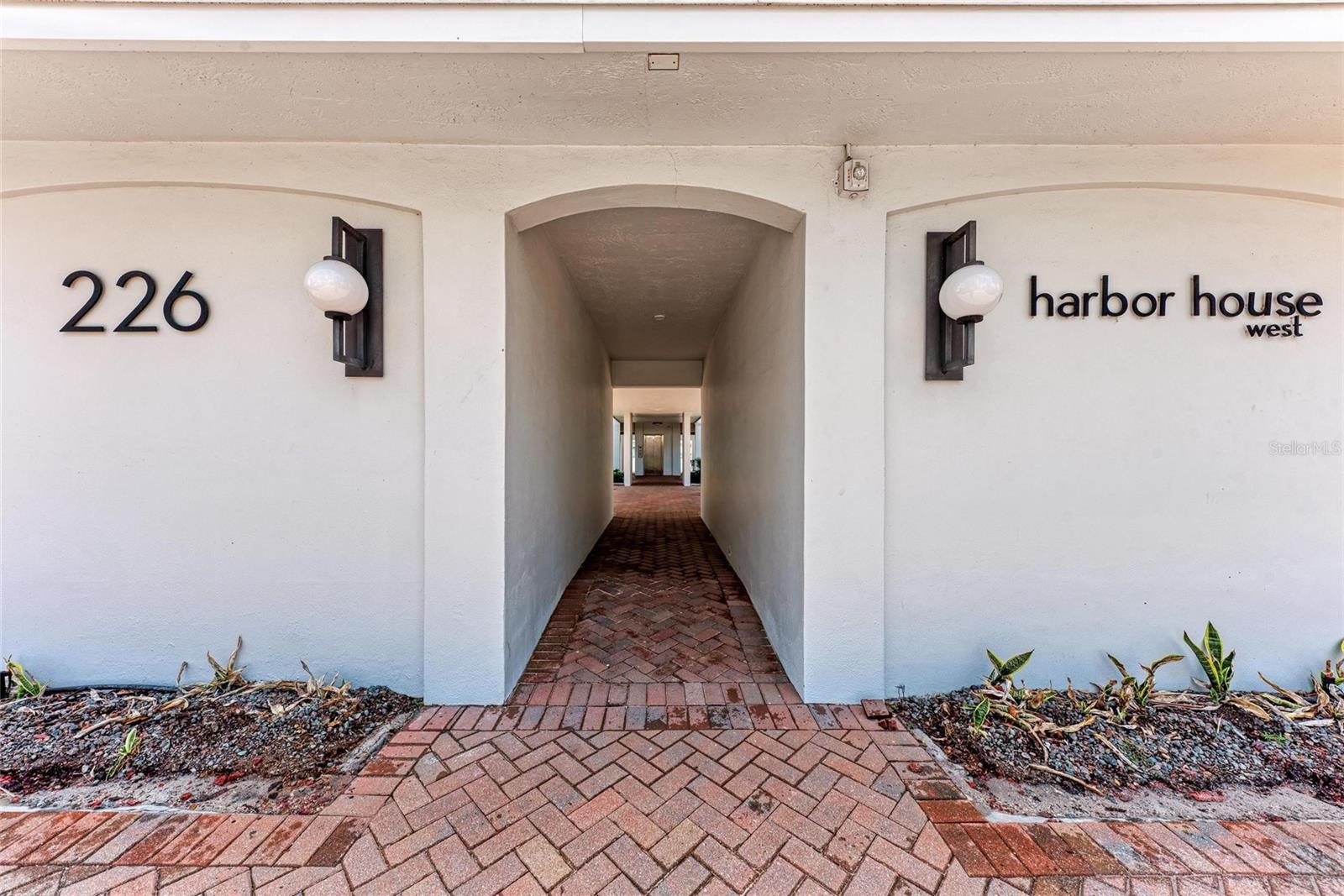 226 GOLDEN GATE POINT 44