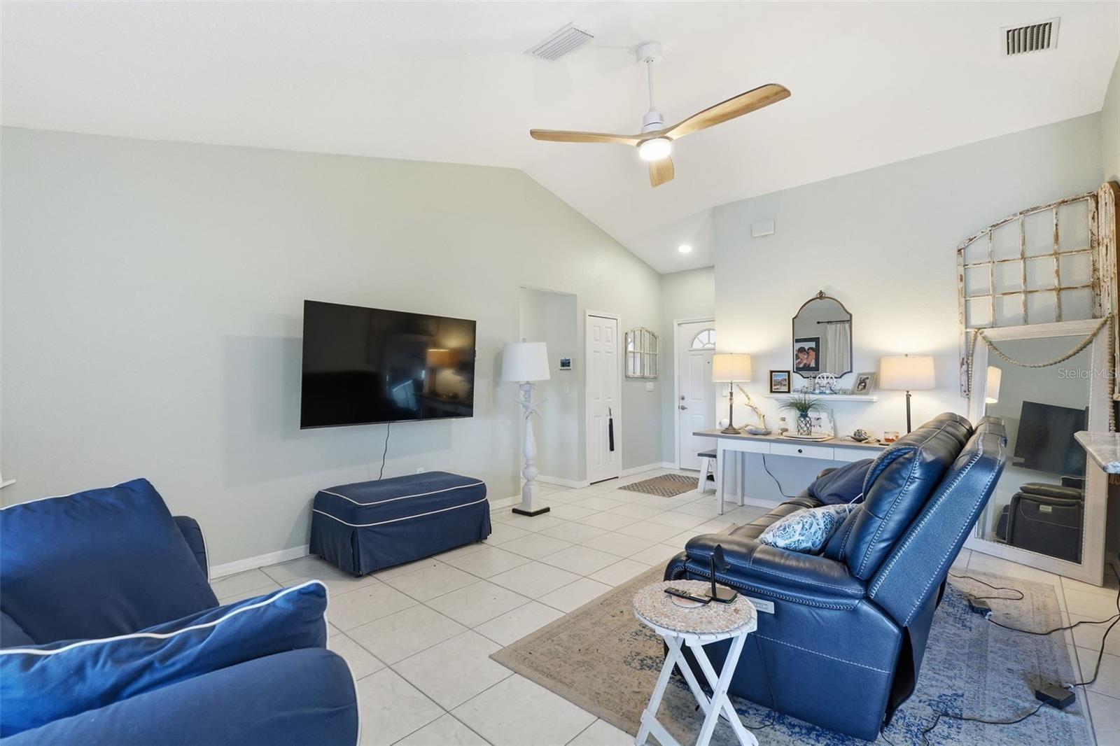 ALOHA GARDENS - Residential