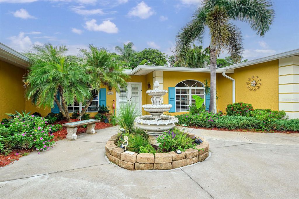 Photo of 401 Sunset Drive, Venice, FL 34285 (MLS # G5096934)