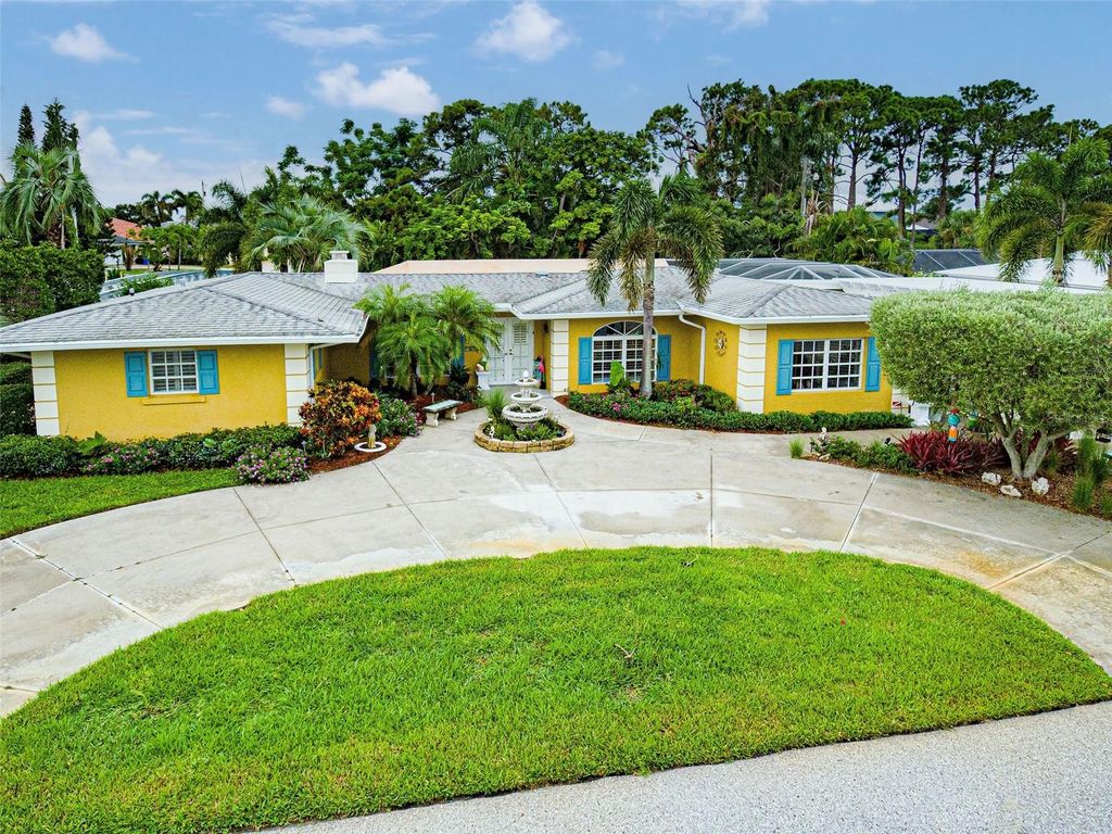 Photo of 401 Sunset Drive, Venice, FL 34285 (MLS # G5096934)