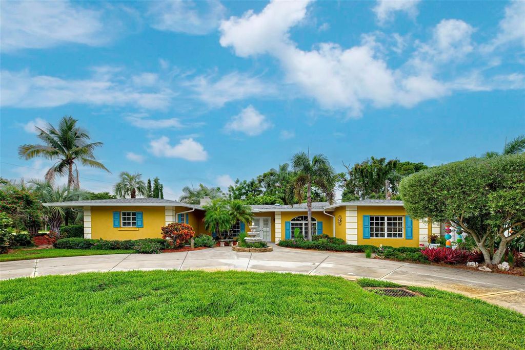 Photo of 401 Sunset Drive, Venice, FL 34285 (MLS # G5096934)