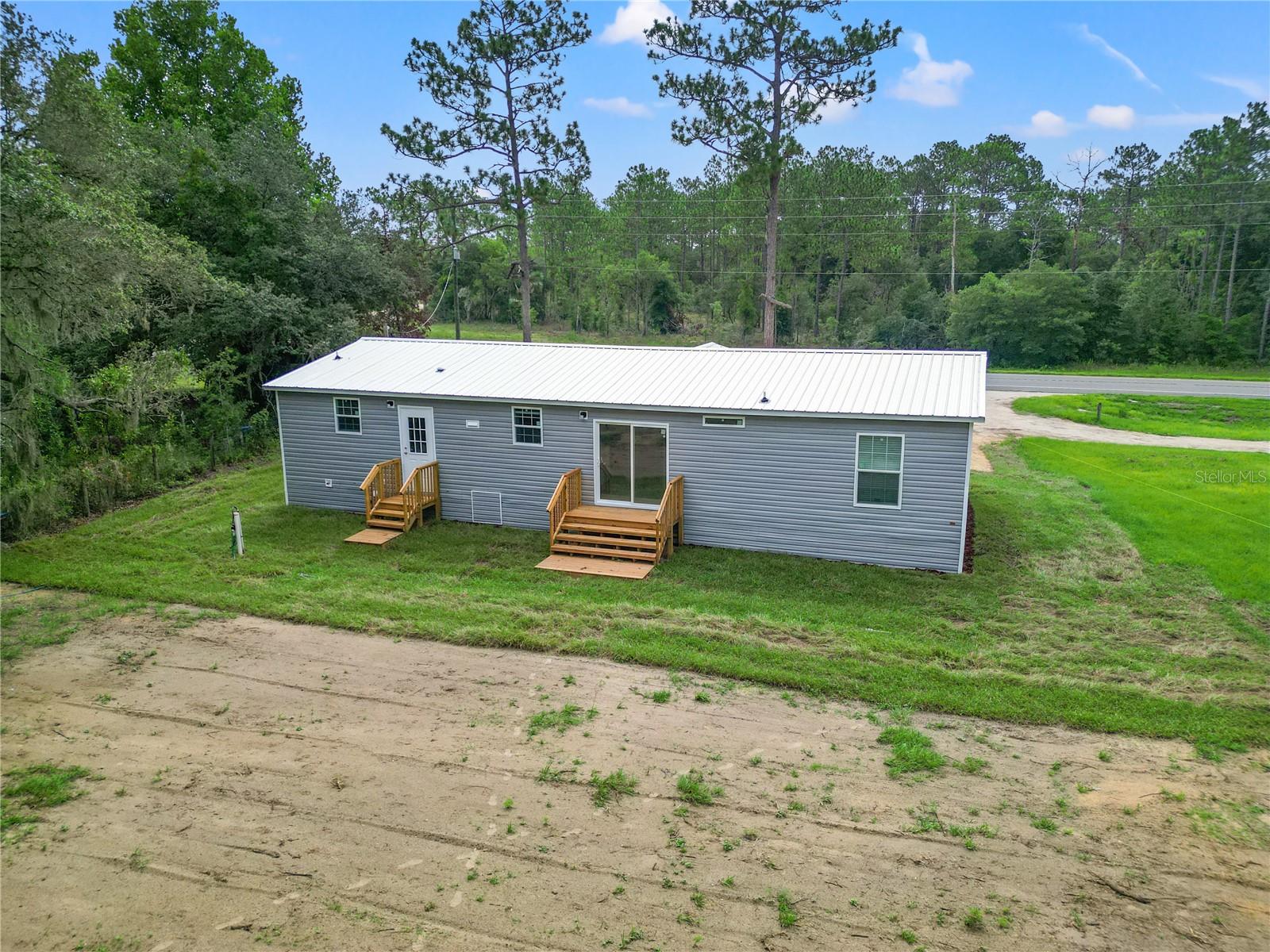 Photo 5 of 37 of 2524 SE STATE ROAD 121 mobile home