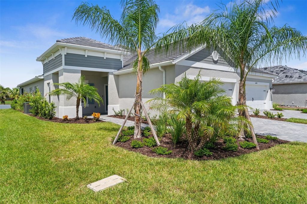 Photo of 4338 Tamarind Place, Bradenton, FL 34203 (MLS # A4683701)