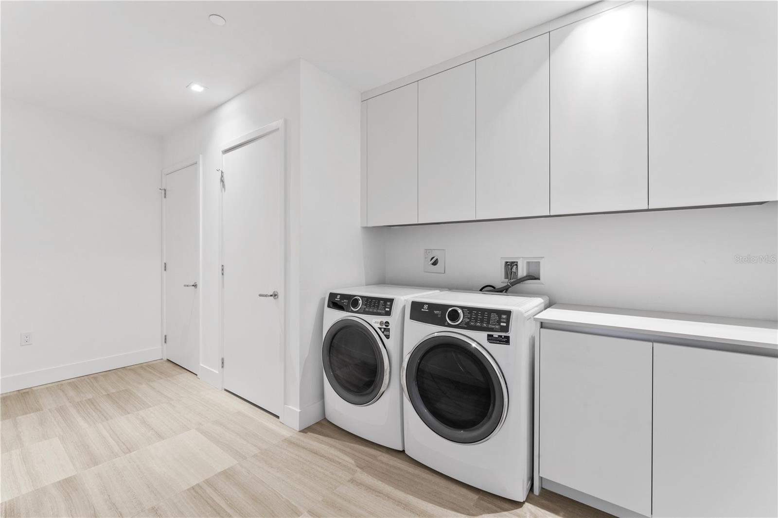 3105 BAY OAKS CONDO PCL #703 - Residential