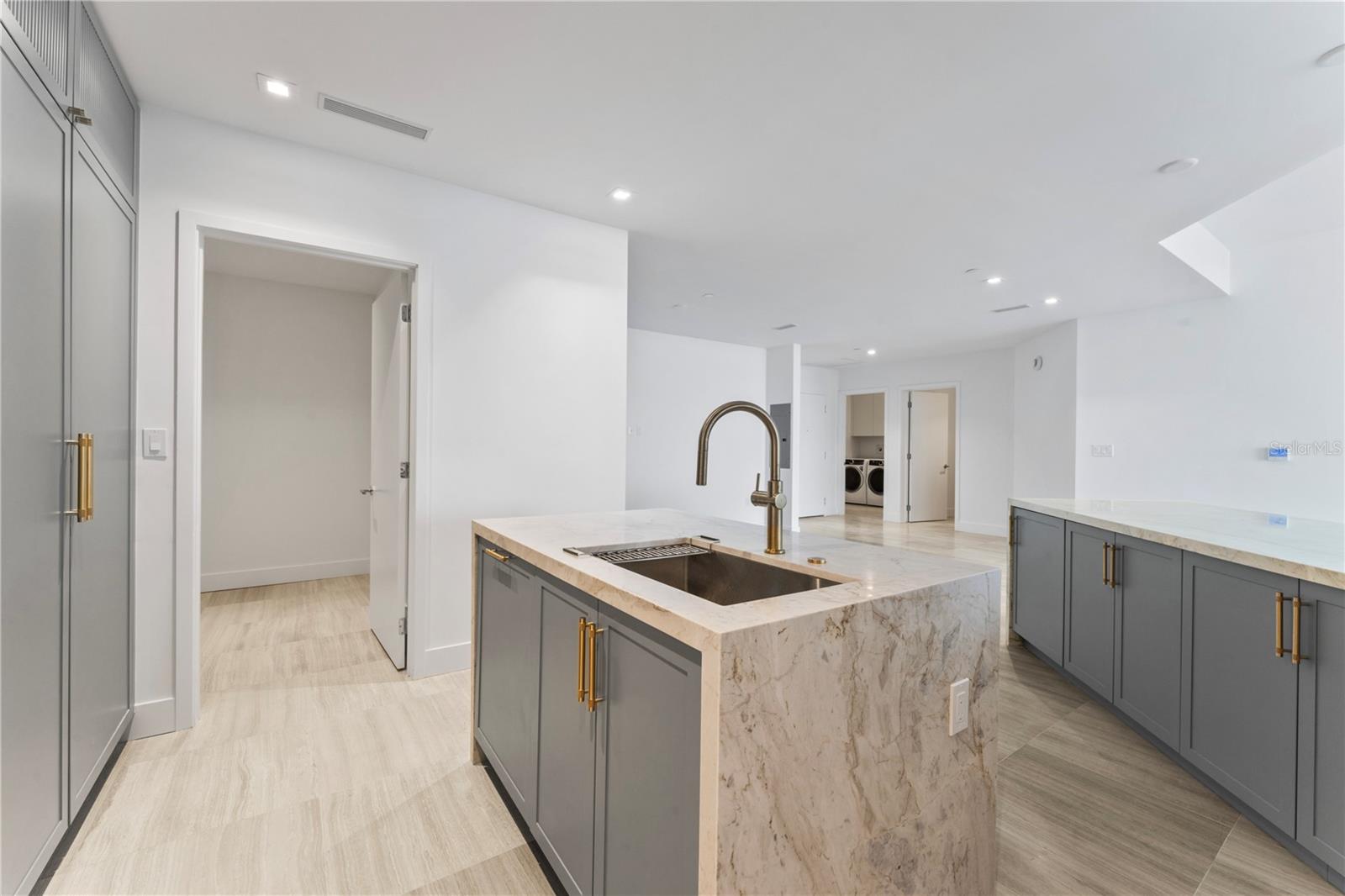 3105 BAY OAKS CONDO PCL #703 - Residential