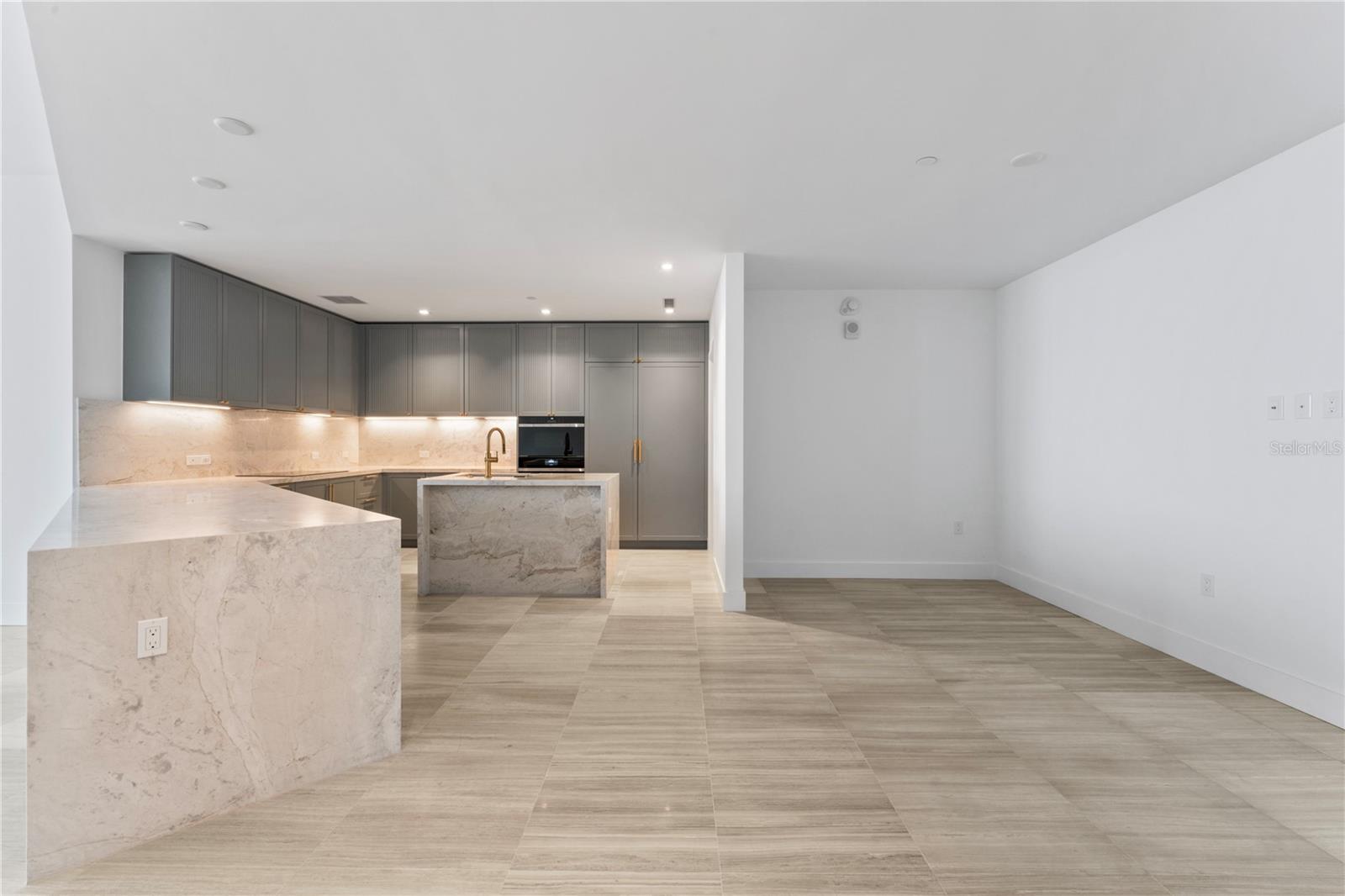 3105 BAY OAKS CONDO PCL #703 - Residential