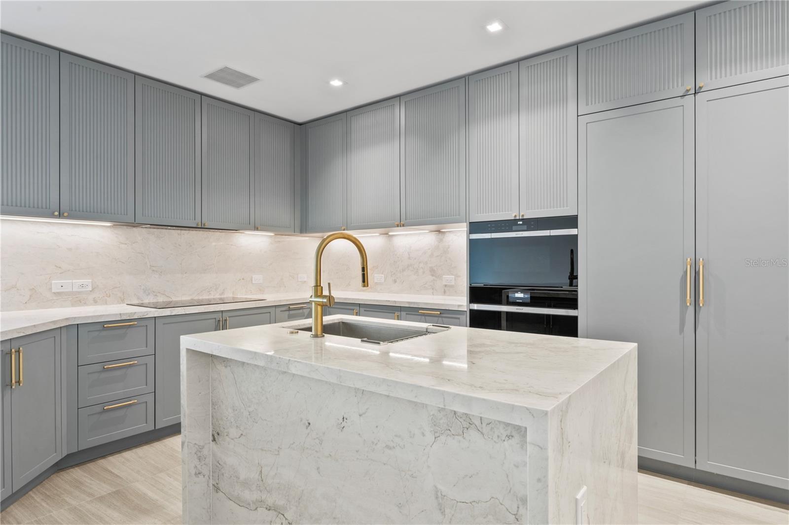 3105 BAY OAKS CONDO PCL #703 - Residential