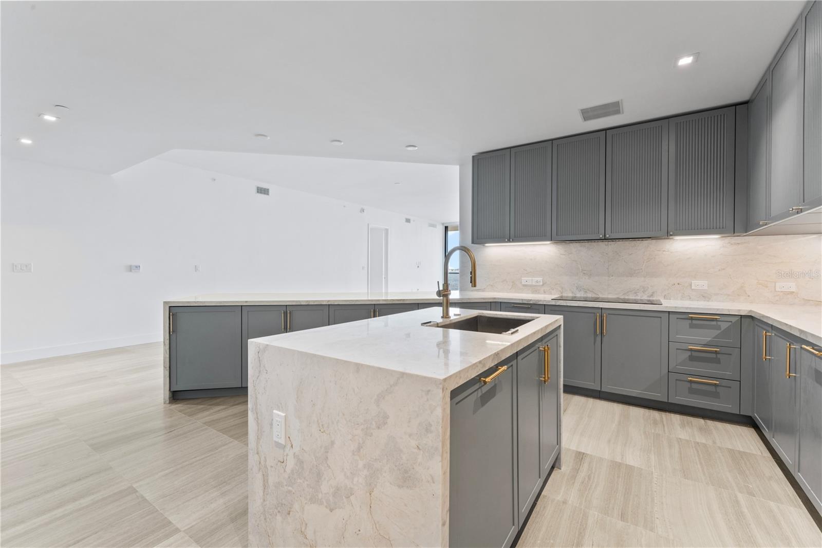 3105 BAY OAKS CONDO PCL #703 - Residential