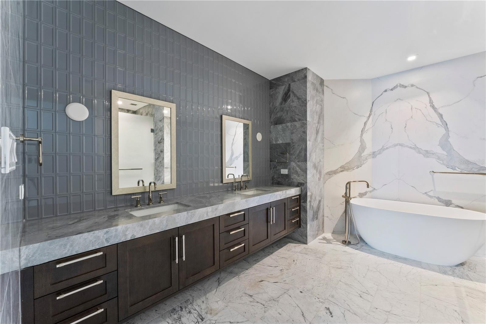 3105 BAY OAKS CONDO PCL #703 - Residential