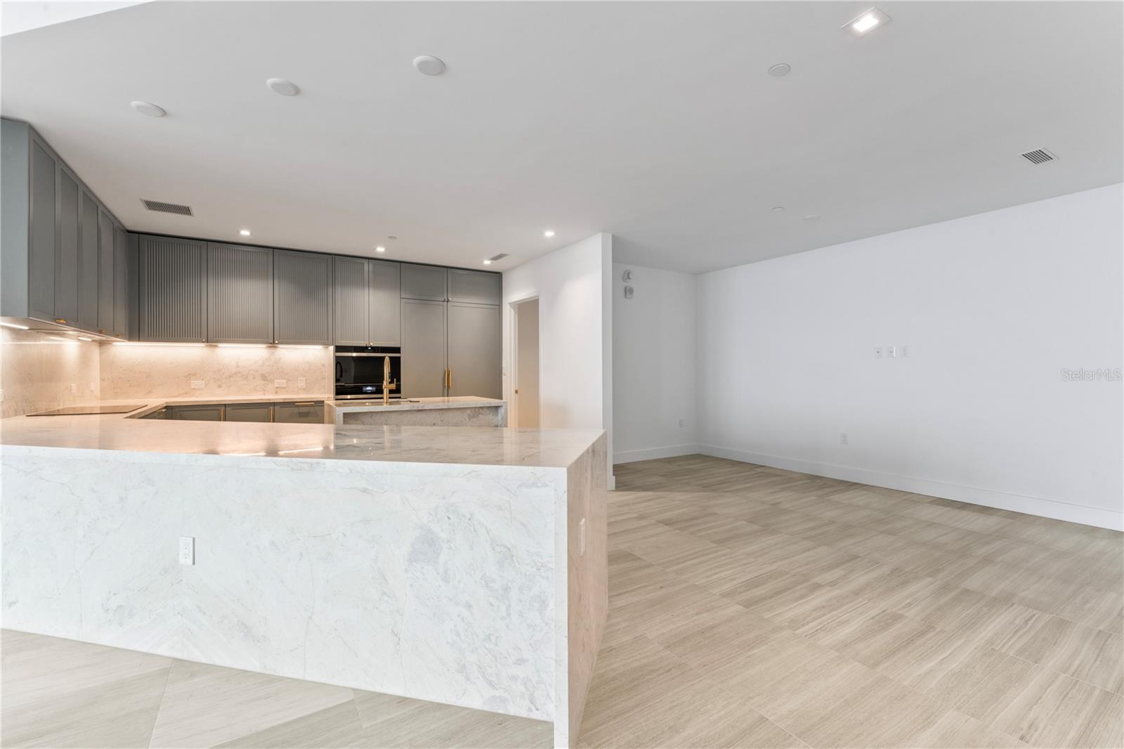 3105 BAY OAKS CONDO PCL #703 - Residential