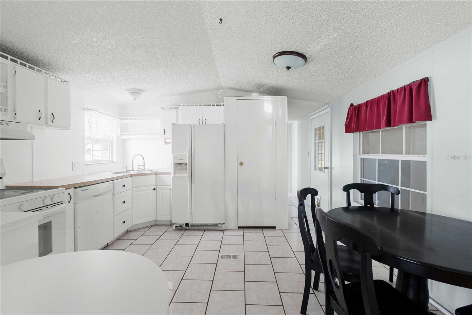 LAKE BETMAR ESTS - Residential