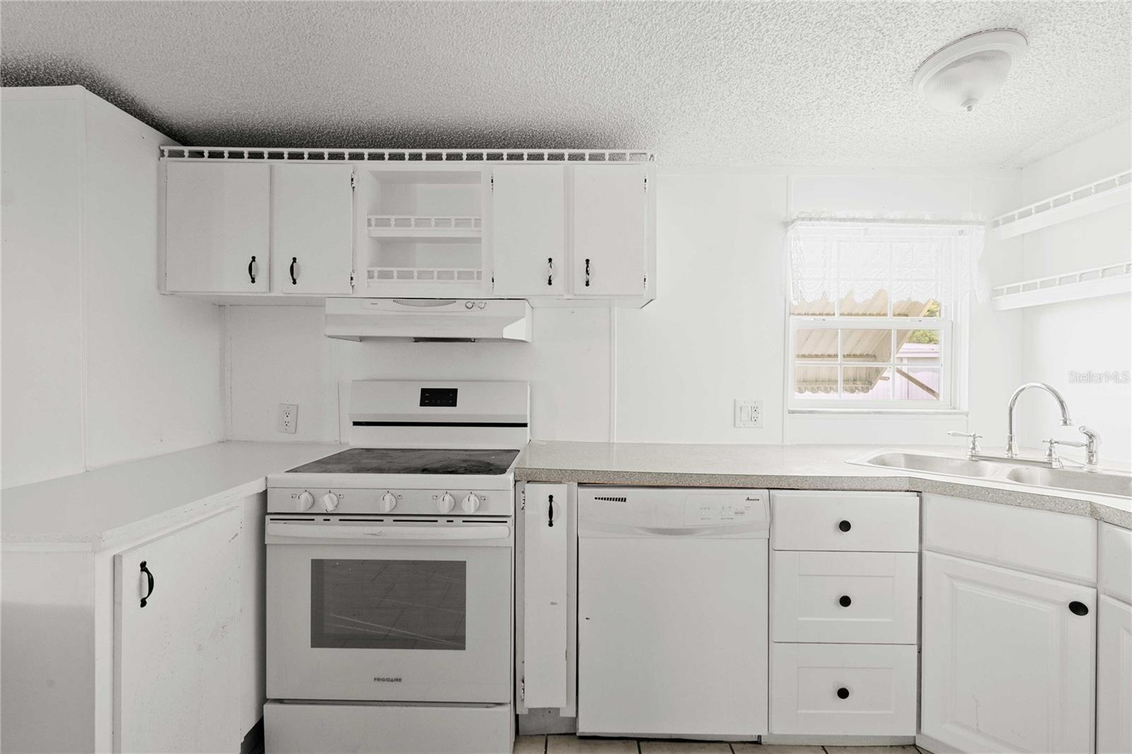 LAKE BETMAR ESTS - Residential