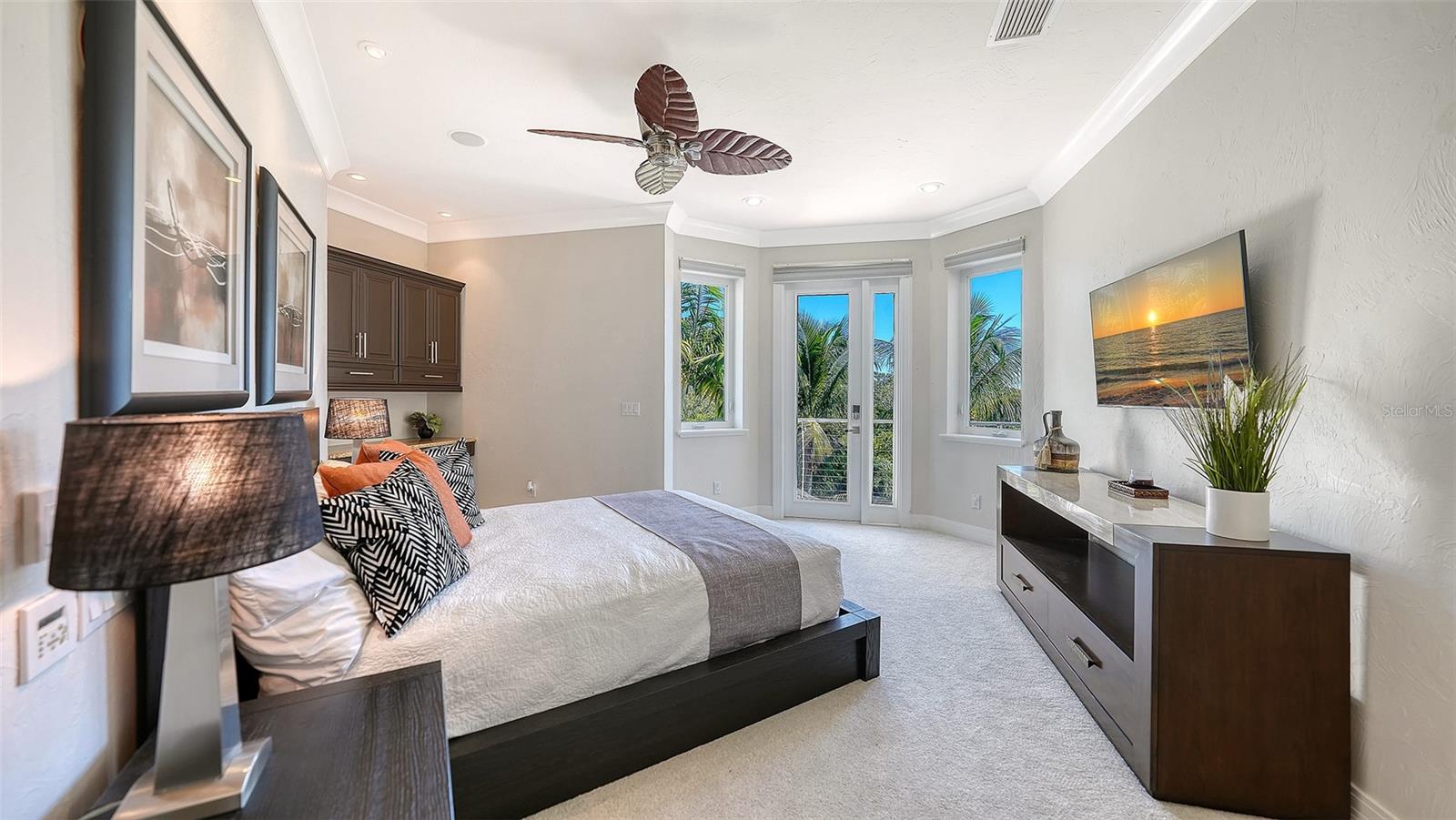 HAWKS HARBOR - Residential